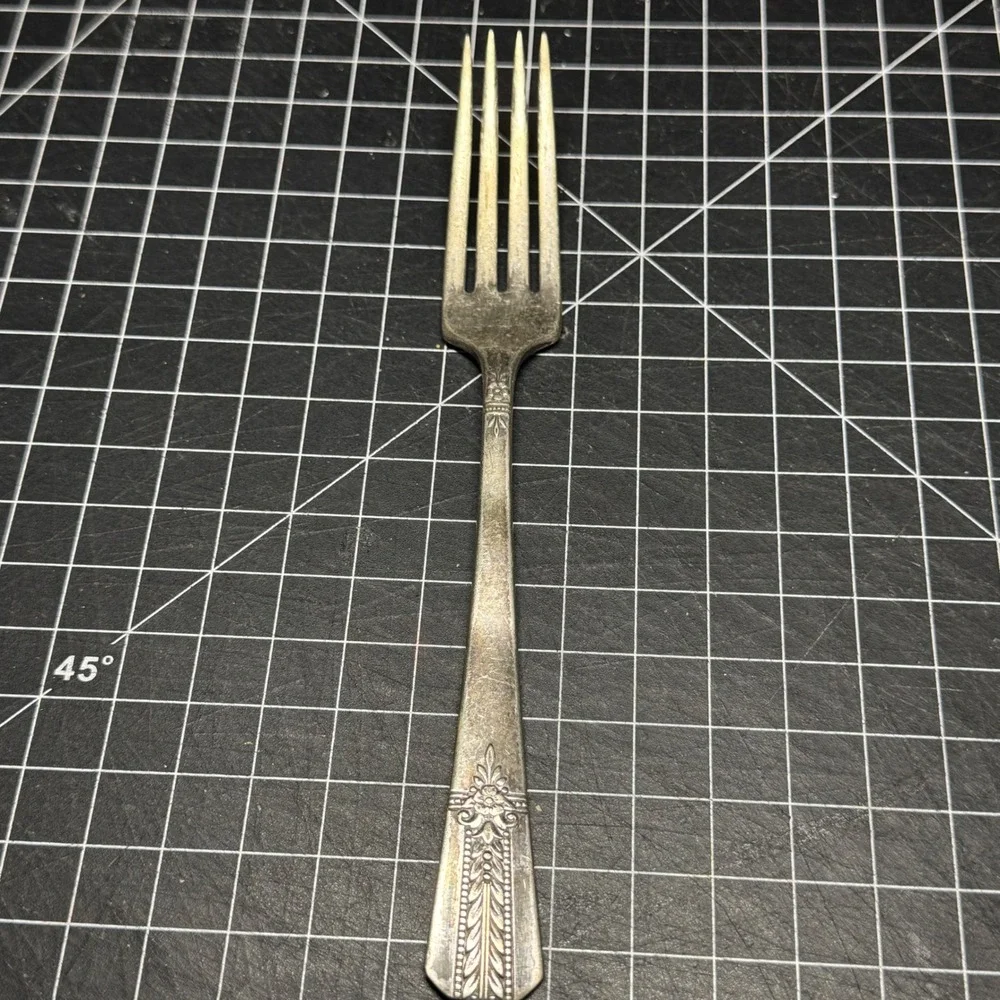 Vintage Vernon Silver Plate Dinner Fork Art Deco Floral Pattern 7.5 Inch